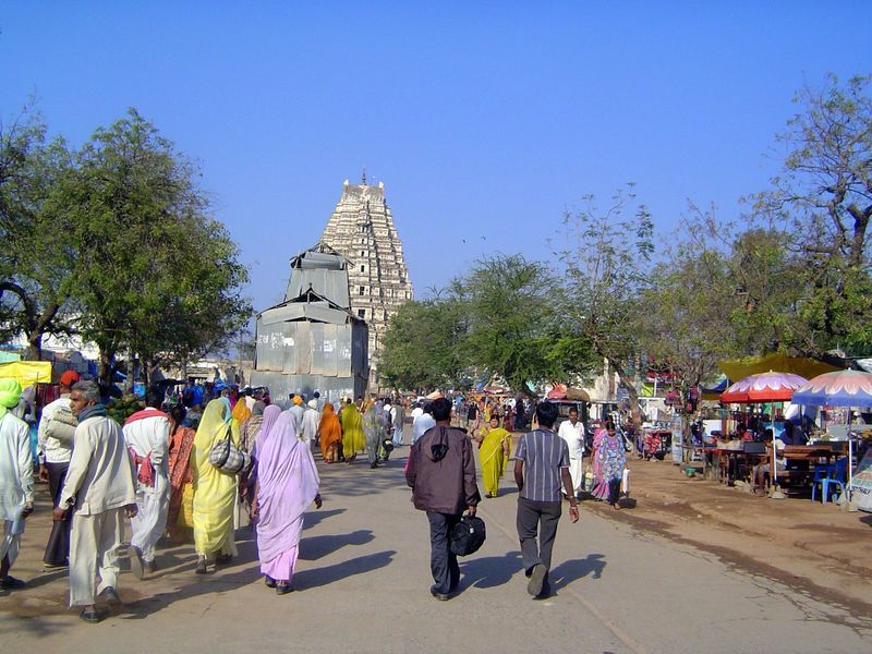 Pilgrims are interested instead in the Virupaksha Temple, the only active temple on the site. Virupaksha was the family deity of the Sangama