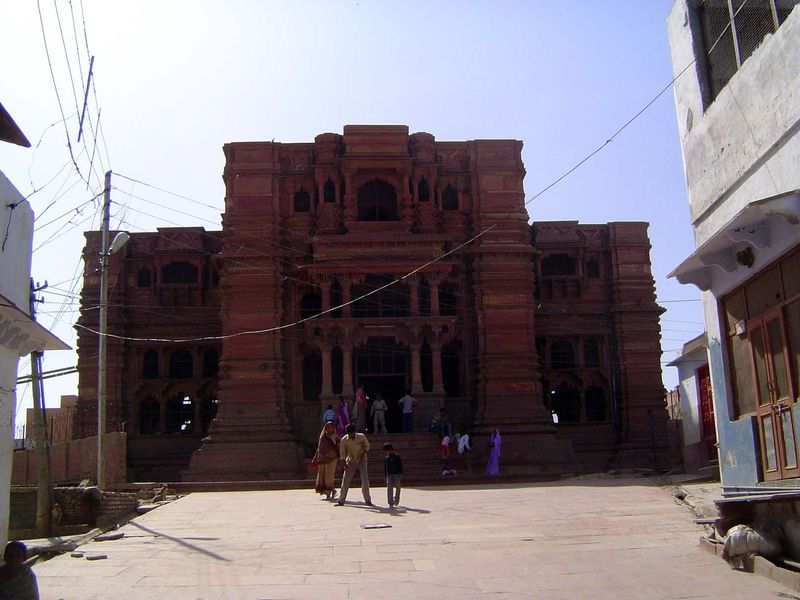 Front view. There may, or may not, have been a tower, possibly destroyed by order of Aurangzeb.