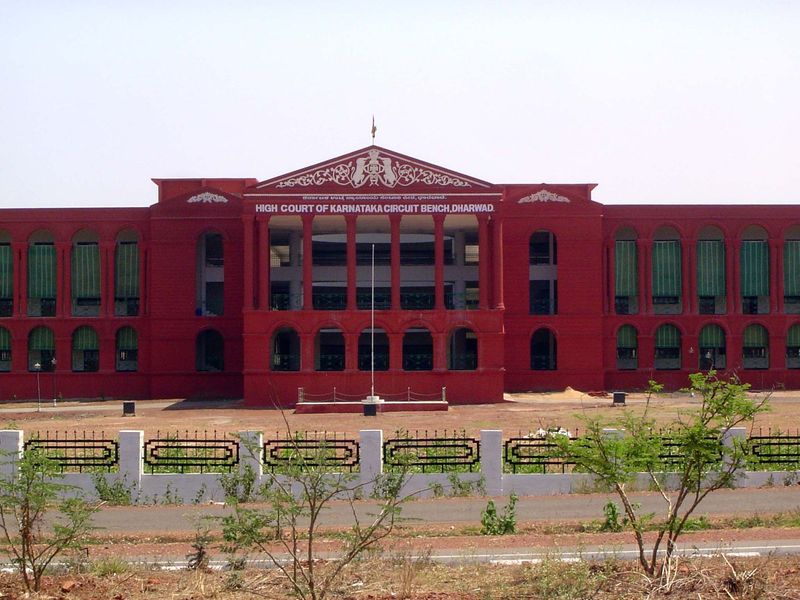 A courthouse in grand isolation along the highway. If judges can wear wigs, then courthouses may as well dress up as Greek temples. The use 