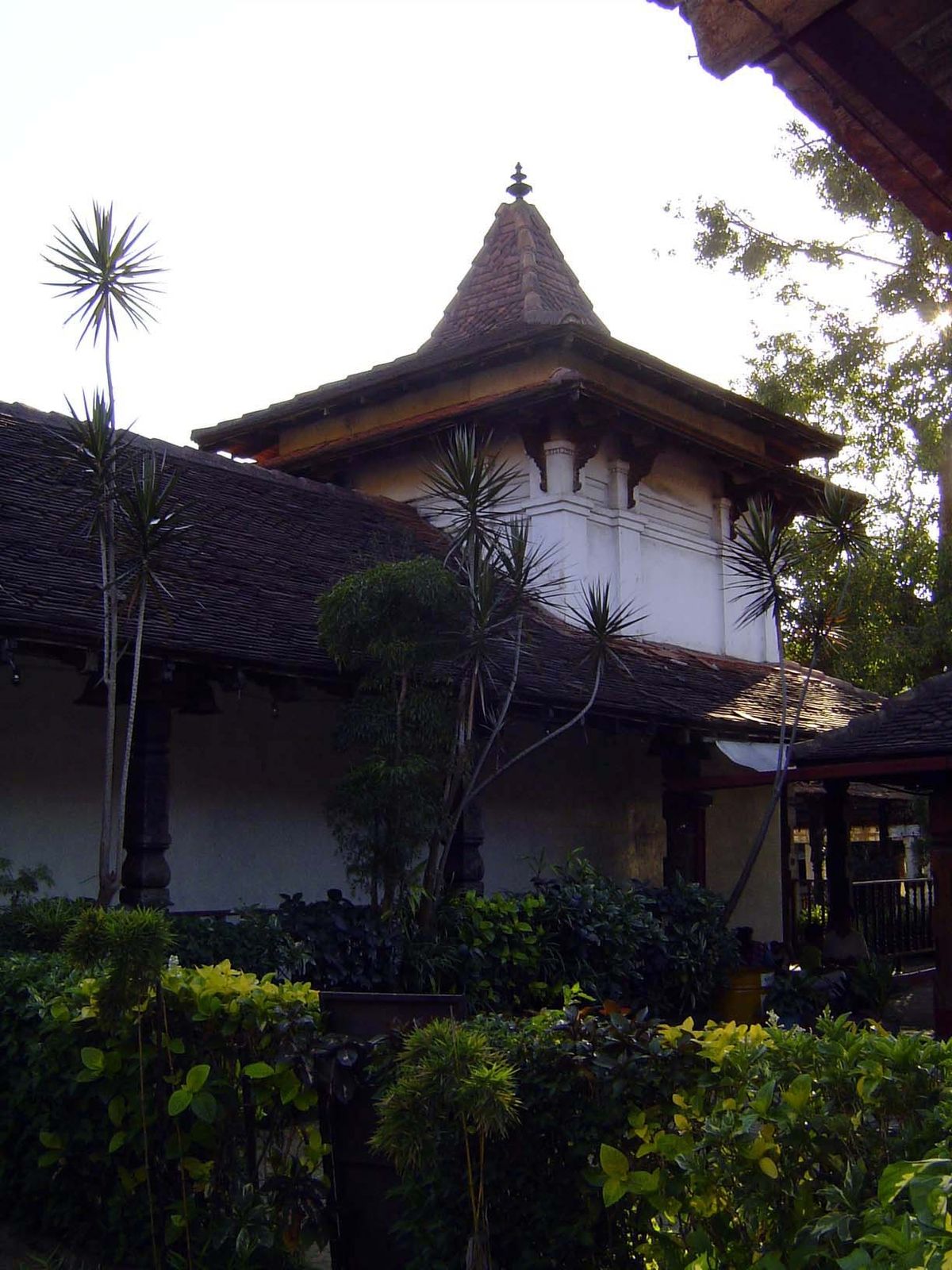 And here's the temple seen from its courtyard, unbelievably calm compared to the street on the other side.