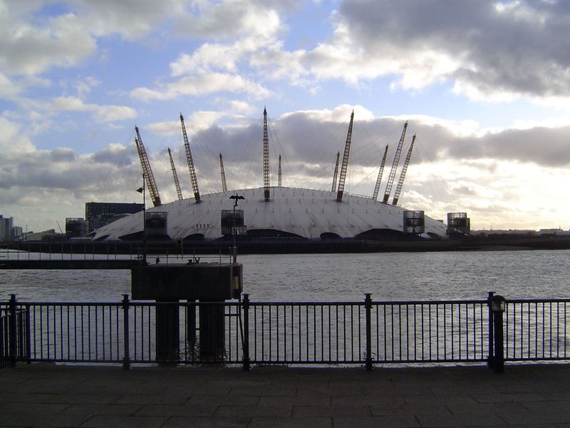 We've swept around the meander and are looking across the river to the O2 arena formerly the Millennium Dome at the northern tip of the Gree