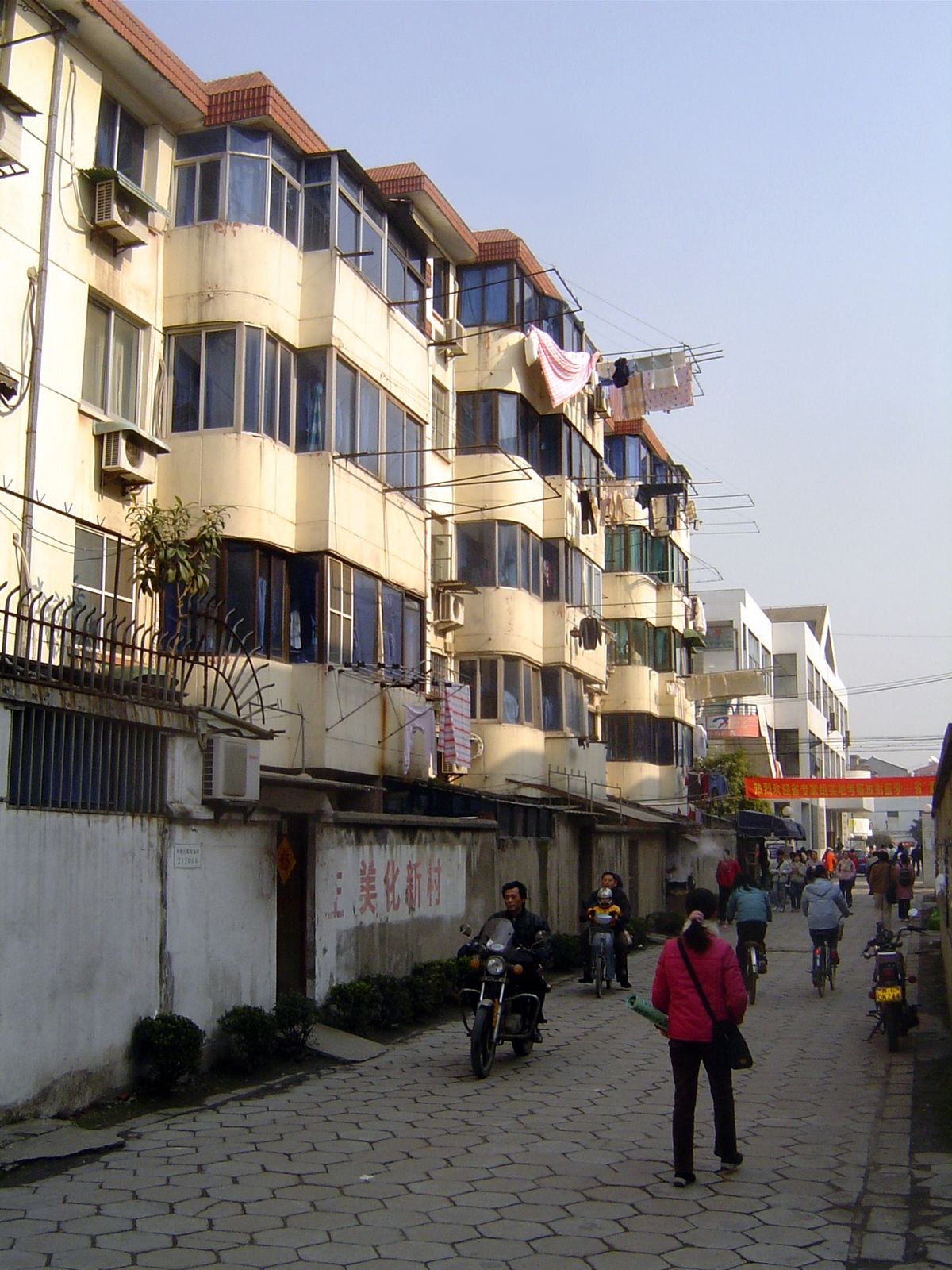 Everything is laid out in rectangles, here filled with apartment buildings.