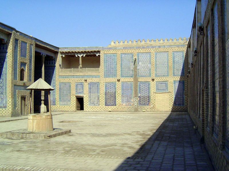Through the door, we step into a harem courtyard.