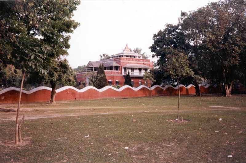 A few hundred yards away, the Tagore house. The peace and quiet are very loud.