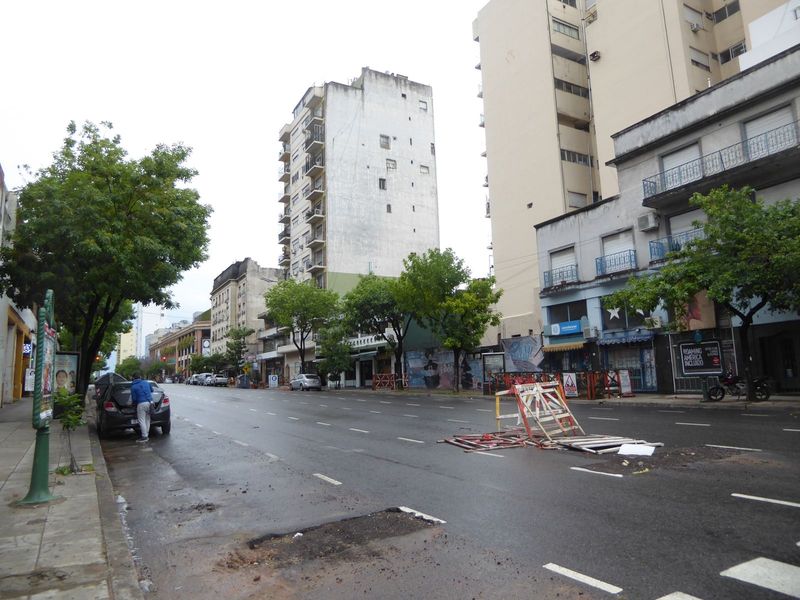 San Telmo remains an island, so to speak. We've moved only a block to the south to find Avenida San Juan. Ironically, the brick building in 