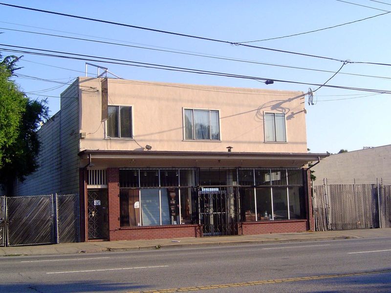 Almost? Well, here's the old Paul Pesce grocery, a family-run grocery store half a mile east of Parkmerced. Anybody with a fondness for Ital