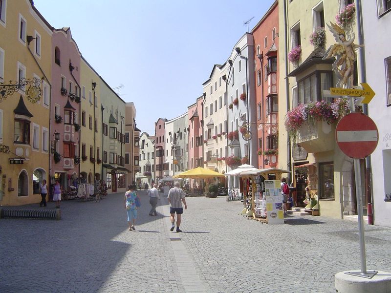 Here it is, Sudtiroler Strasse, tidily blocked off for pedestrians to stroll.