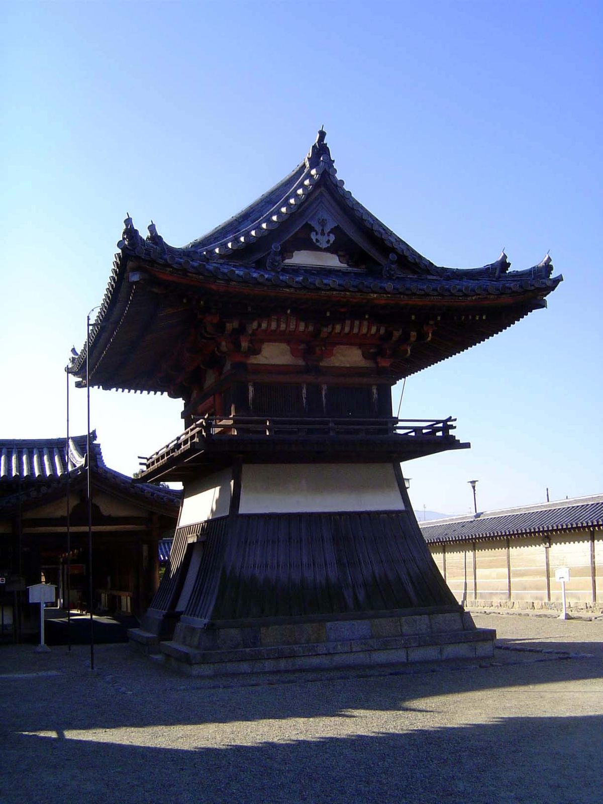 Adjoining the East Temple is this bell tower, a toin shoro in the spreading-skirt style hakamagoshi.