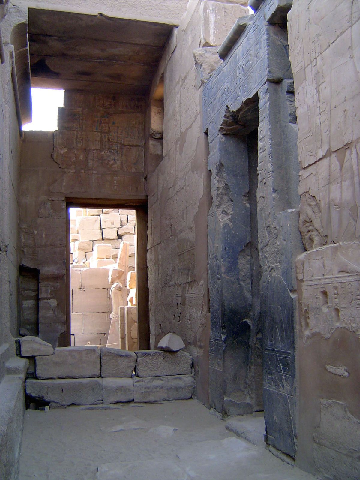 Contrasting stonework.