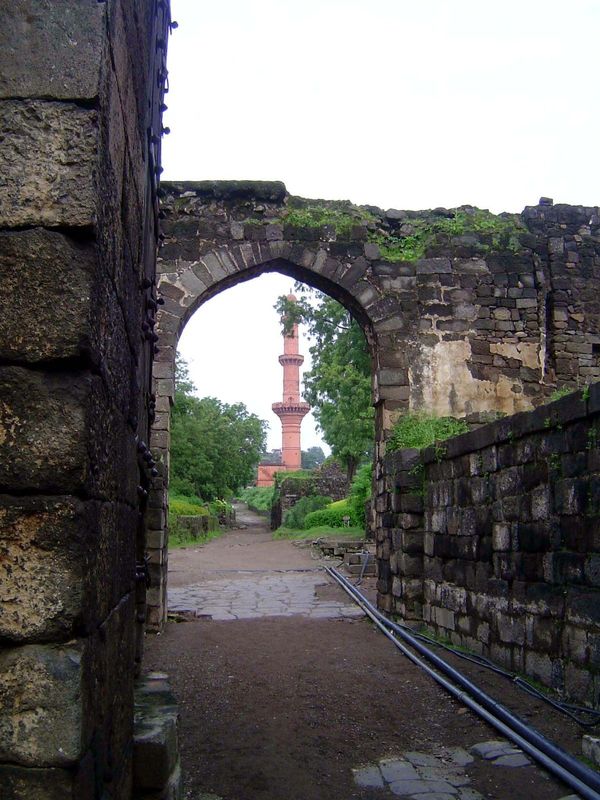Looking through the third gate into the ruins of Daulatabad. Ibn Battuta, no prude he, reported that "the inhabitants of Dawlat Abad belong 