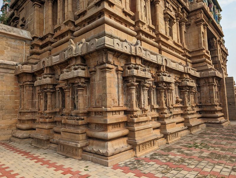 A half-dozen pavilions on the inside face of the gopuram.  The paving is unfortunate, but it's true, nobody asked my opinion.  On the other 