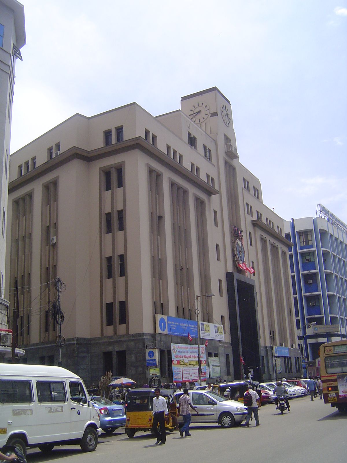 A few blocks away, on Bose Road, another Art Deco Building, this one built for Bombay Mutual and opened in 1955. It was nationalized the nex
