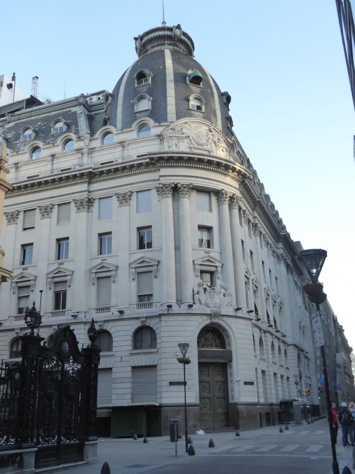 Here's the 1926 Banco Frances del Río de la Plata. The bank itself, the oldest private bank in Argentina, was established in 1886 but was ac