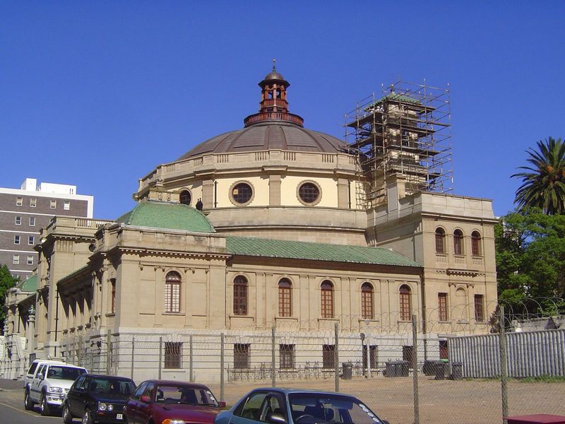 Flanking the Company Gardens, this building was modelled on the Library of Congress and originally housed the Cape Archives. Since 1996 it h