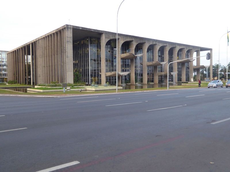 The Ministry of Justice. The waterfalls were added by Niemeyer in the 1980s. An architectural critic for The New York Times called them "whi