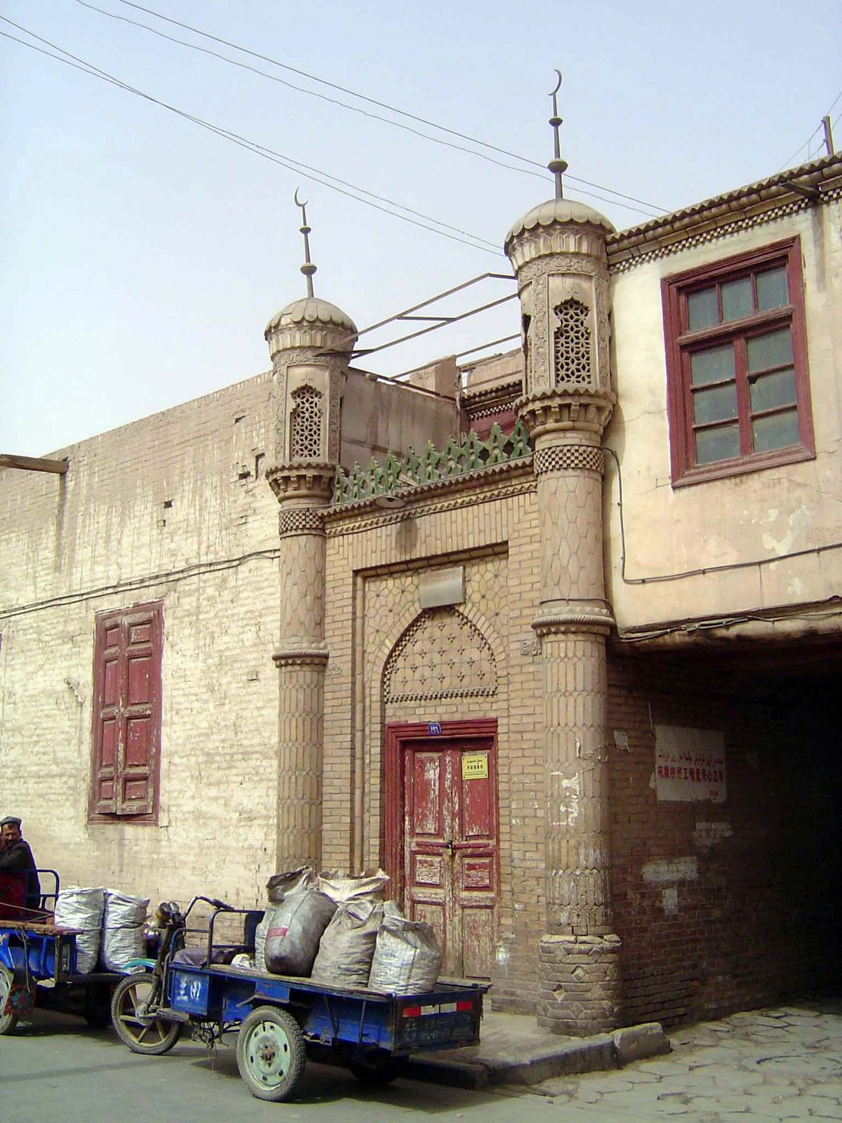 Secondary mosques are scattered about.