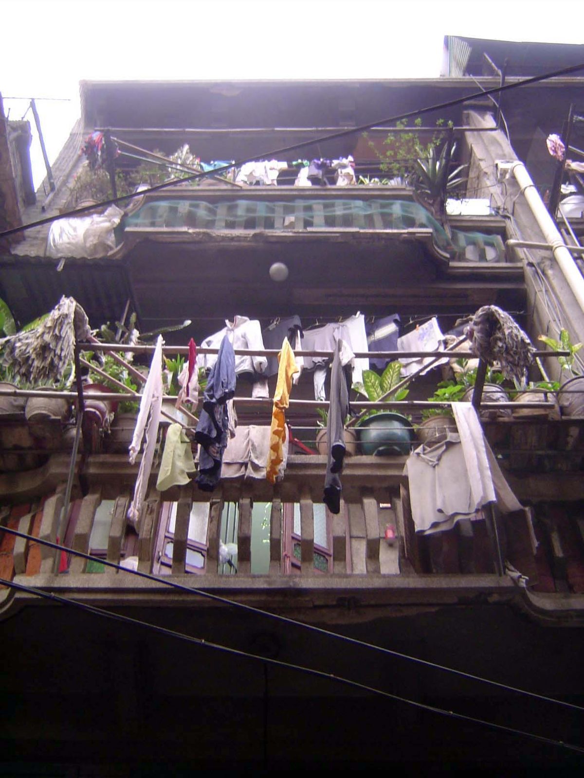 In the humidity, clothes dry slowly.