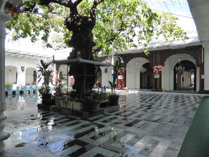 It's an especially welcome refuge from traffic. Muslims, by the way, comprise about 17 percent of the island's population.