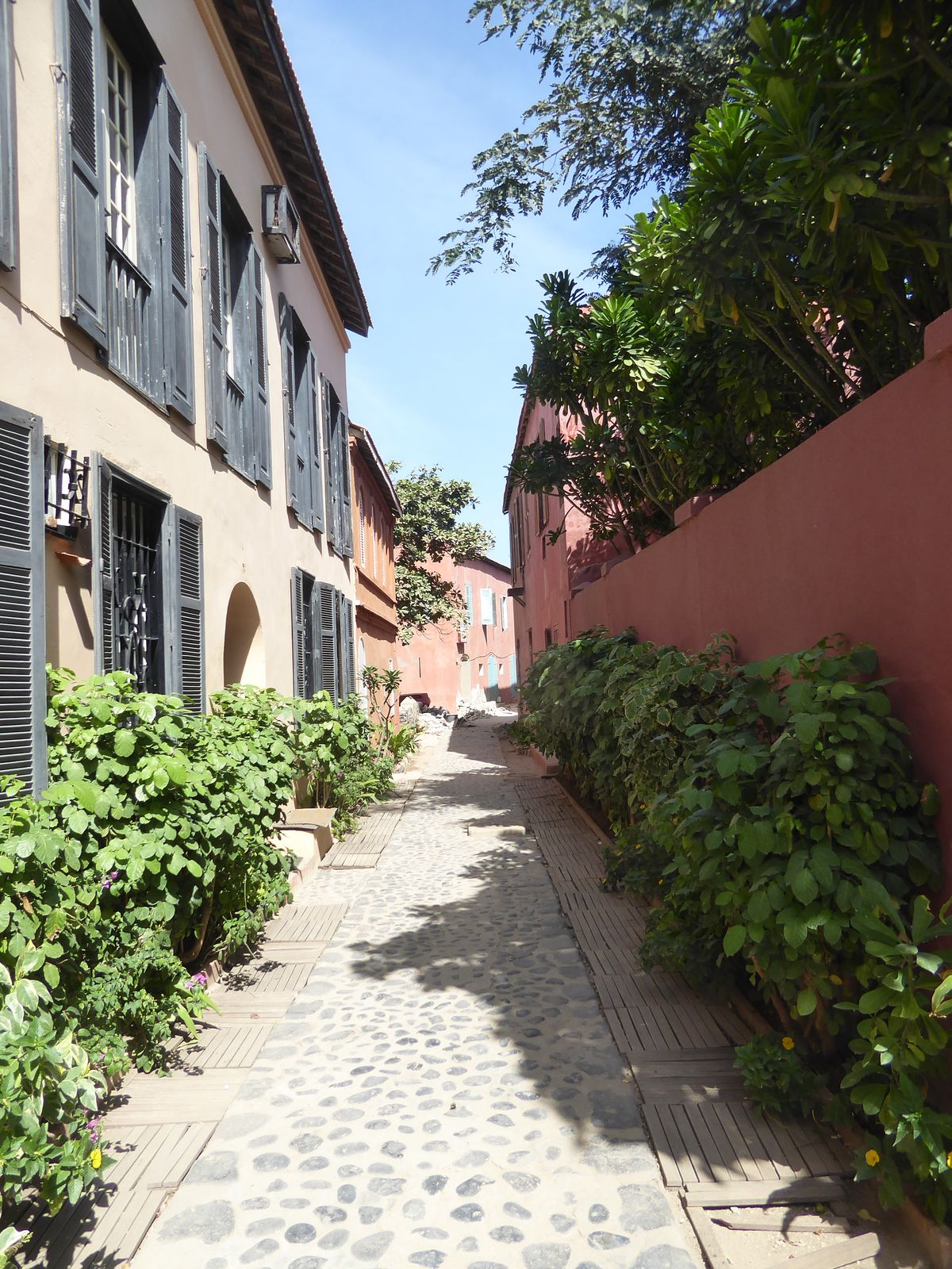 Water supply was always an acute problem, with cisterns catching rain and supplemented by water brought in boats.