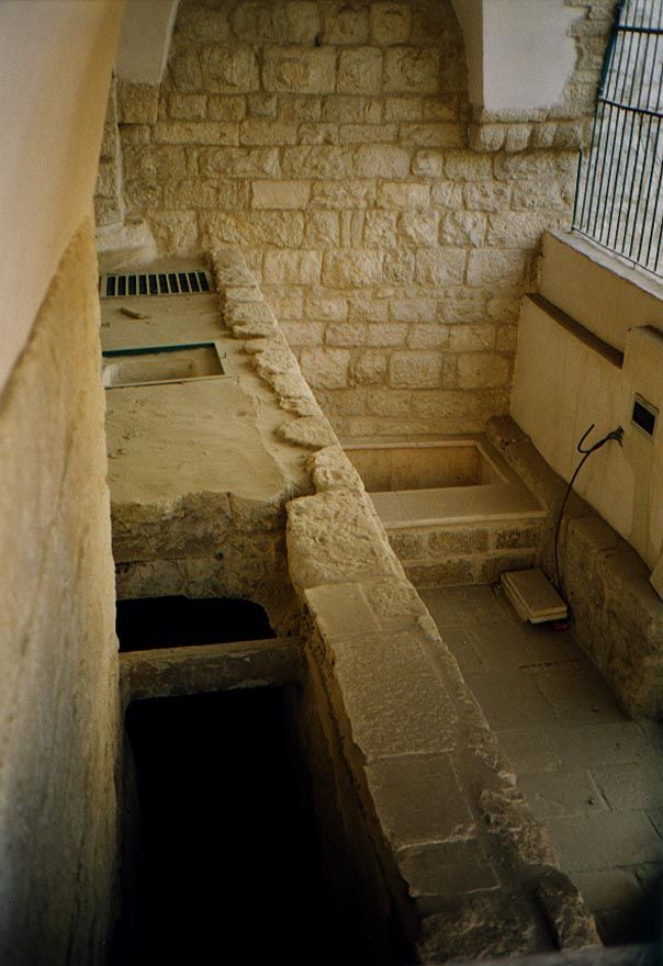 By 1999 the "ein" had been cleaned up. Unfortunately, the conduit from Solomon's Pools had not been restored, so the "ein" remained dry.