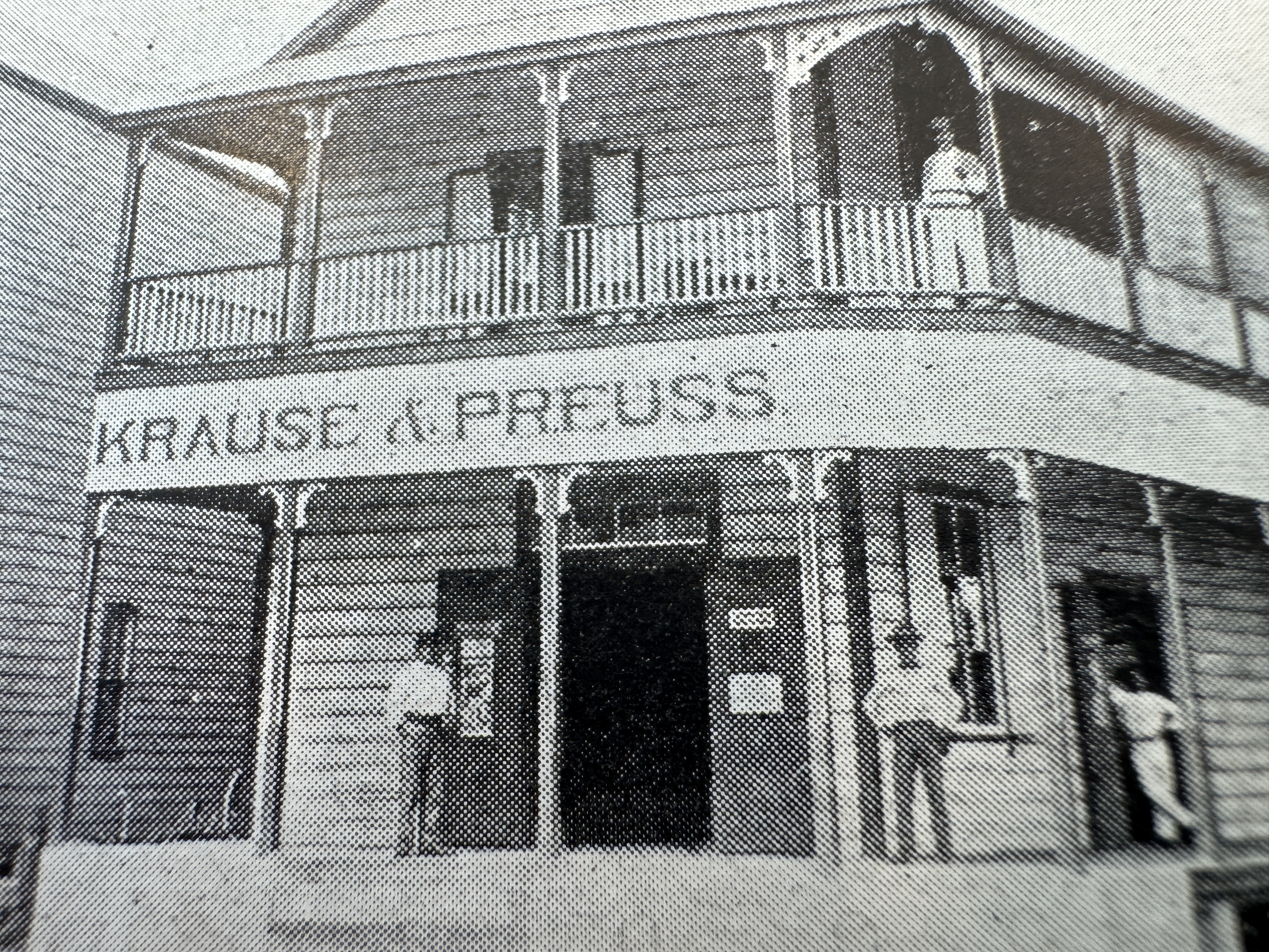 On the other side of the church, as can be seen in the previous picture, was this business, which exported cacao, a secondary plantation cro