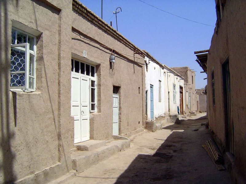 Still within the town walls, there are occupied residential neighborhoods.
