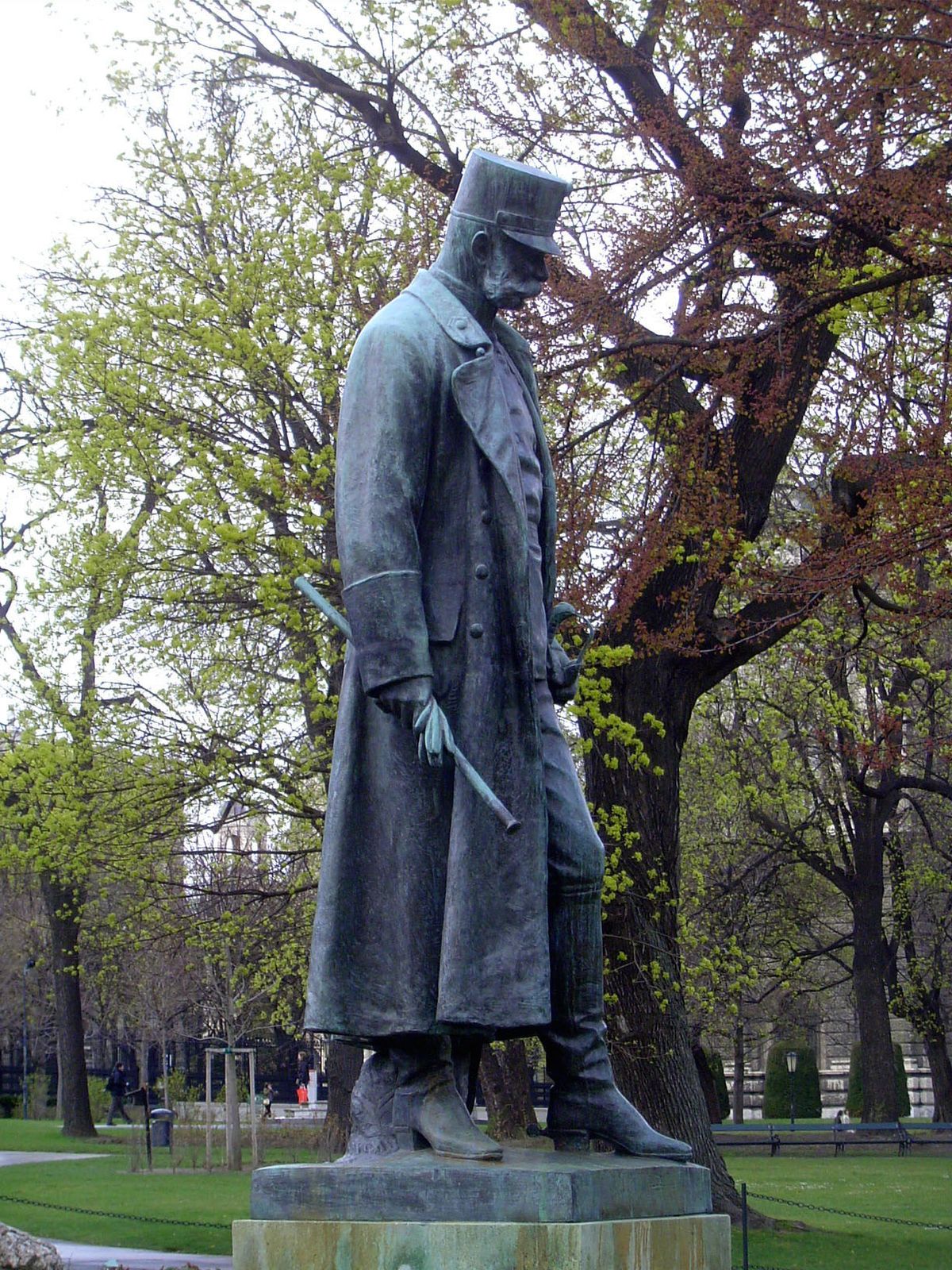In the garden, a bronze of Francis-Joseph.