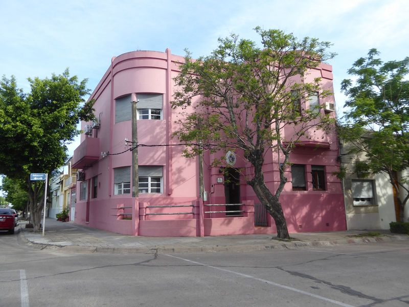 Not everything's classical. Here's a bit of Deco or Art Moderne.