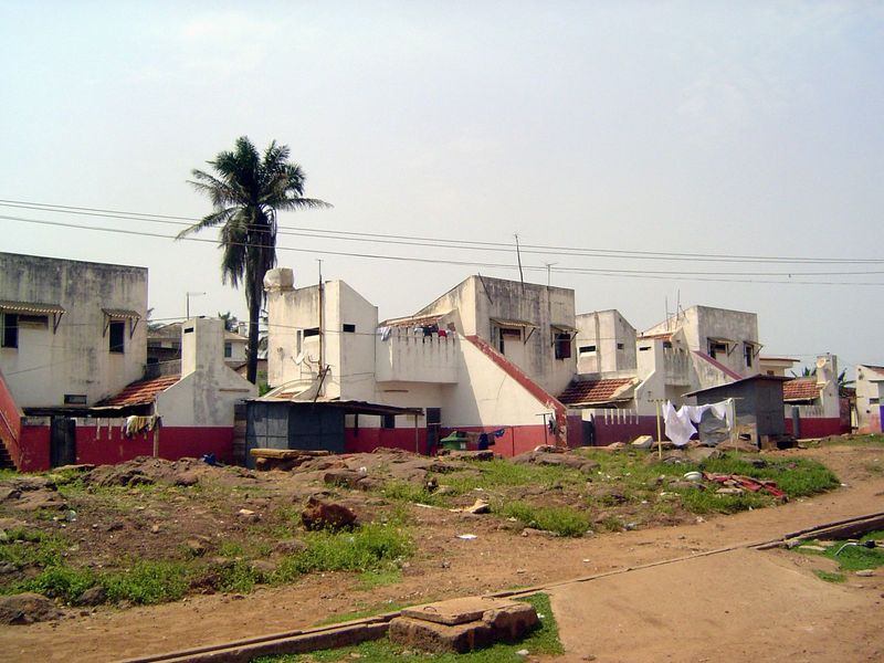 Another view. Turns out that the group was built as junior staff quarters for government officers who needed to be close by when the Governo