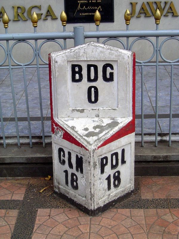 Mileposts on the road were numbered starting at Bandung. Rapid growth of the city, however, began only after the railroad from Batavia now J