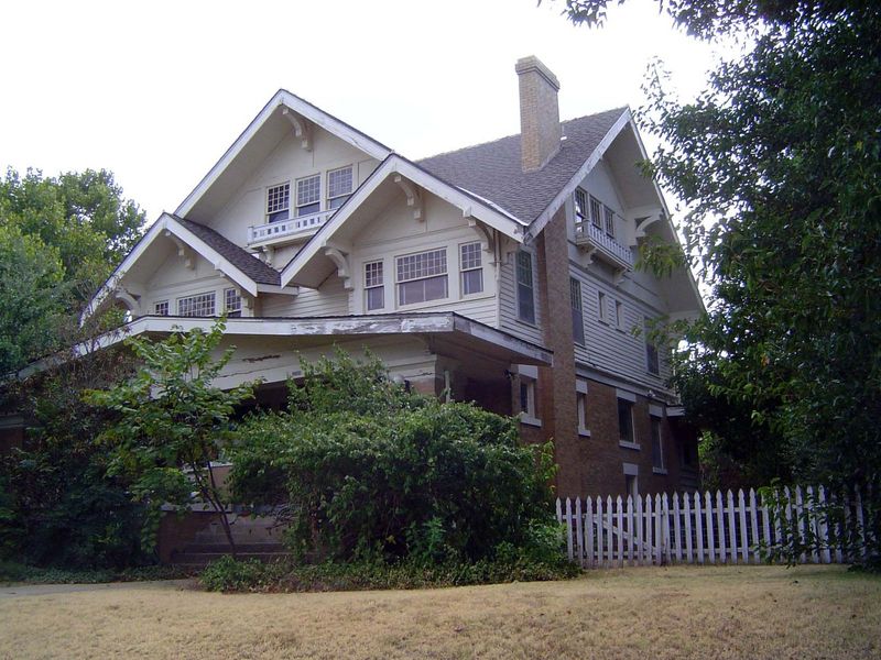 Here, from 1910, is the house at 801 NW 17th. It last sold in 1994 for $110,000.