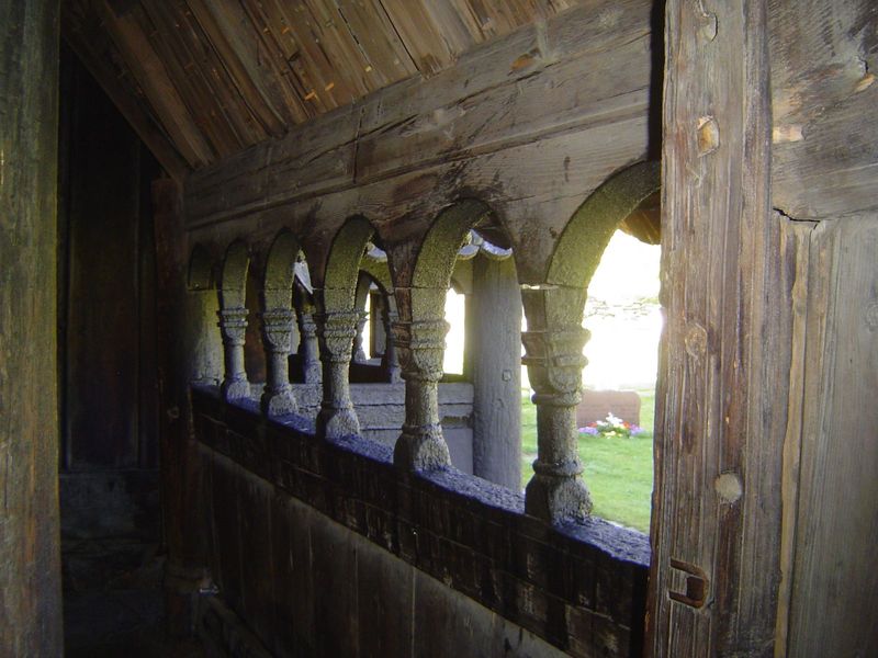 Here's a bit of the external gallery. There are no nails anywhere in the structure. But why the gallery in the first place? One Norwegian ar