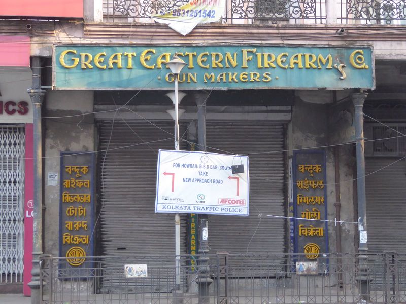 The "S" has failed, but the store is apparently still in business.