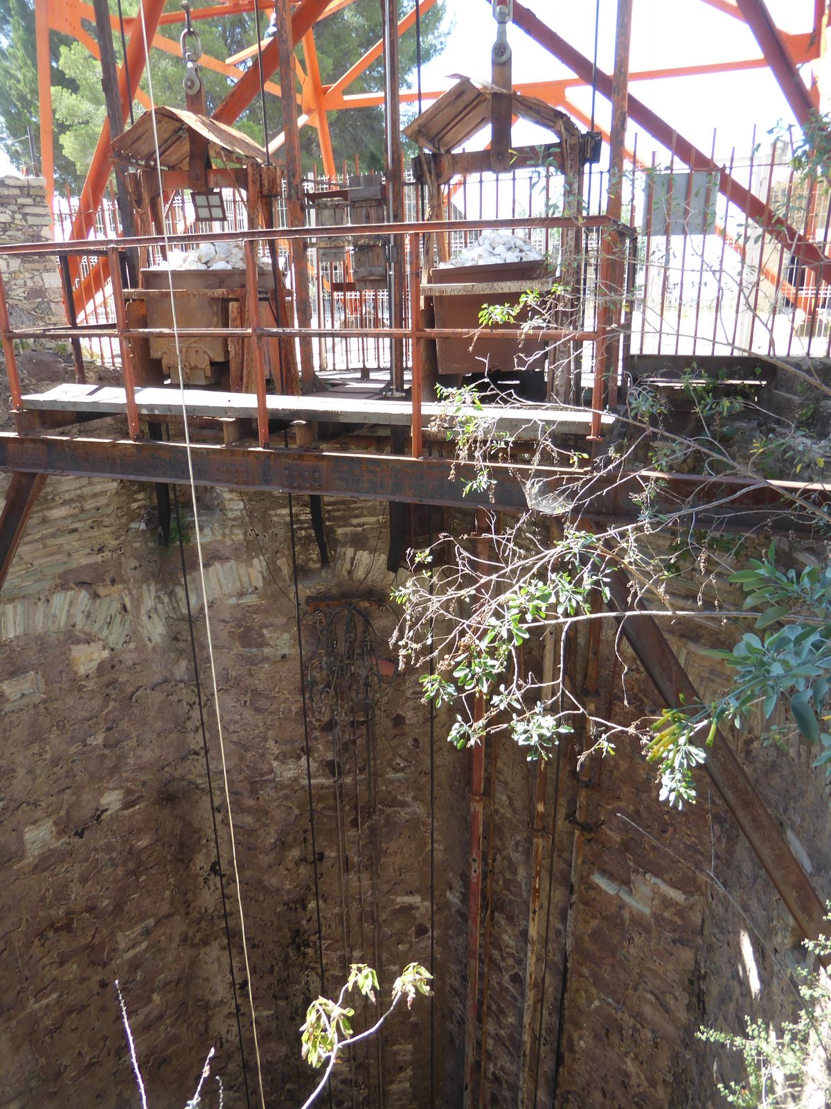 Behold El Tiro General, a shaft 500 meters deep. Here's Henry Ward again, this time talking about how the early mine entrances were superced