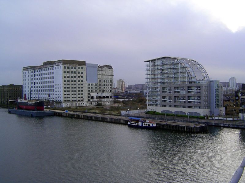 The Millennium Mills again, this time with the curved block of the Crescent flats.