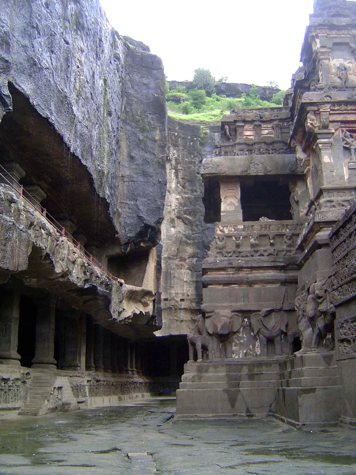 A good view of how the temple, on the right, is the residue left when digging the pit. The process seems to have involved digging three tren