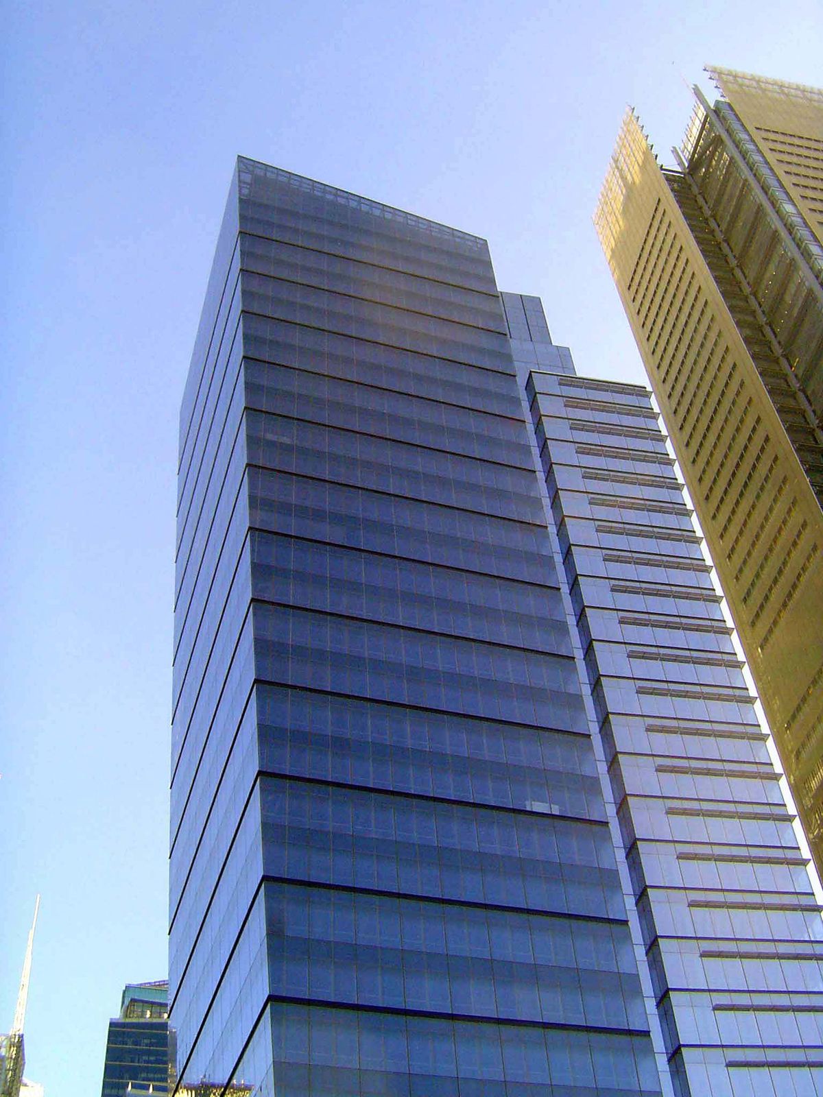 Adjoining the newspaper's new building, FXFowle architects built this tower, 11 Times Square, for SJP Properties.