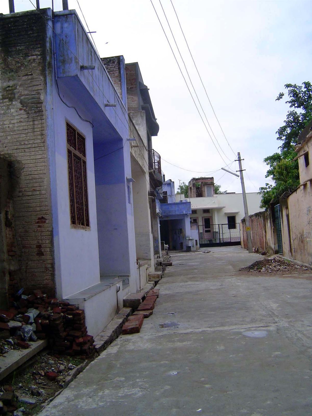 Residential lane, with the same blue so common in Udaipur.