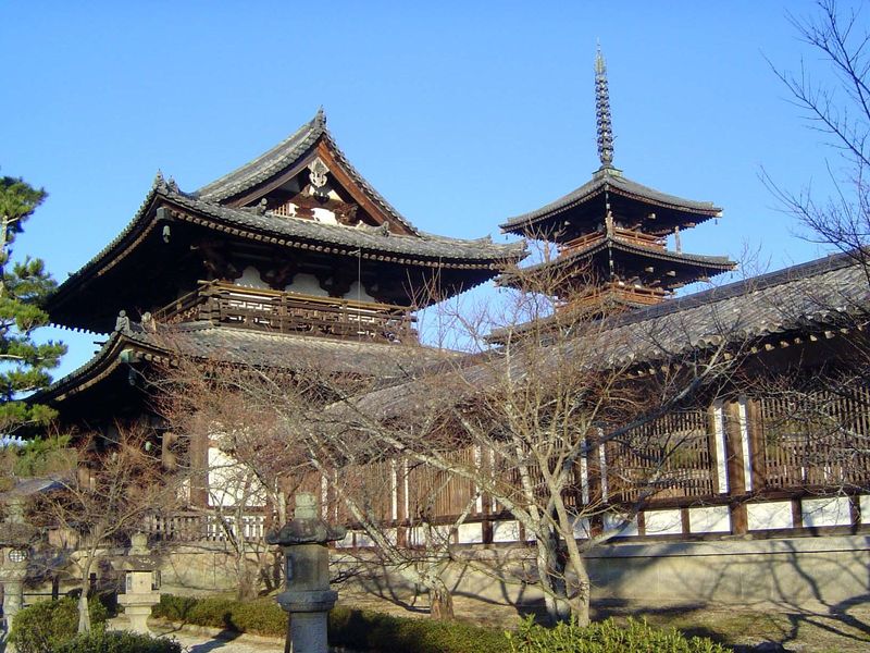 We've stepped off to the right for another view, this time highlighting the roofed corridor or kairo which encloses the sacred space. It's o