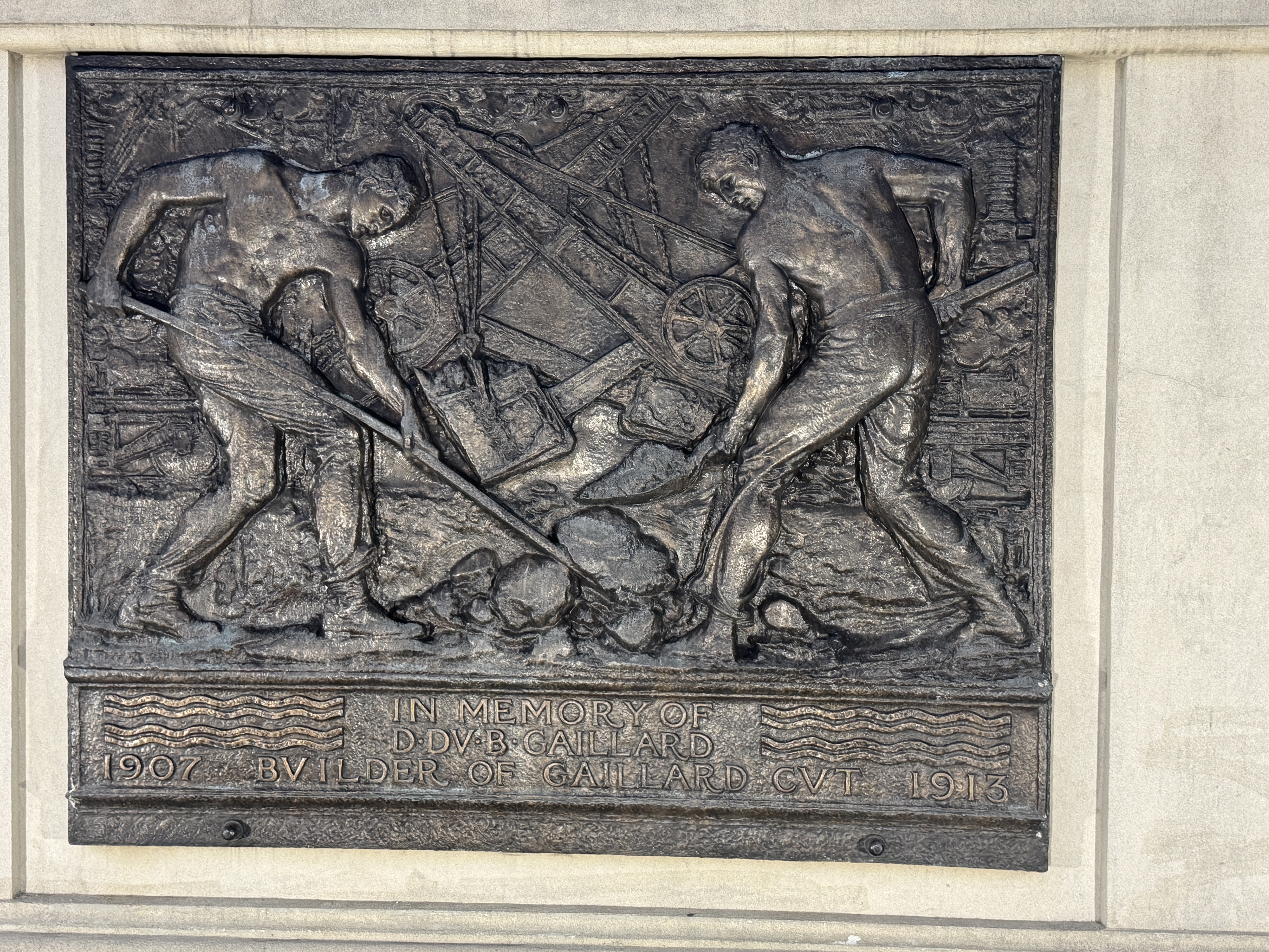 Behind the Goethals Memorial there's a plaque remembering David Gaillard, the engineer who supervised the excavation of the Culebra Cut thro