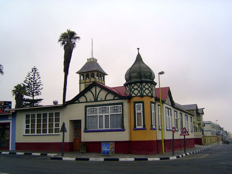 The same building, showing its Muscovite aspect.