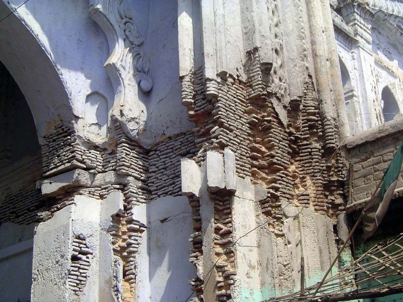 Detail of the lakhori brick, small enough to be laid in decorative forms.