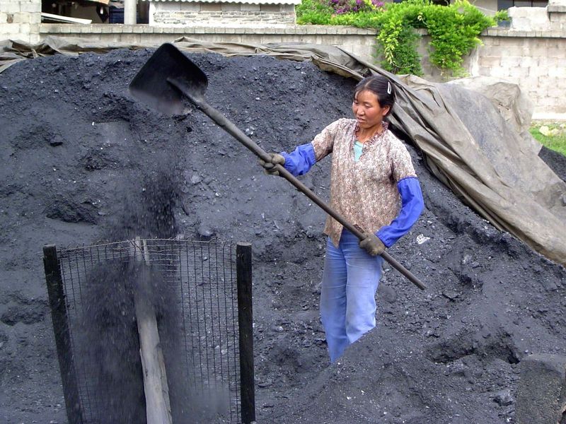 A preliminary step: screening the coal.