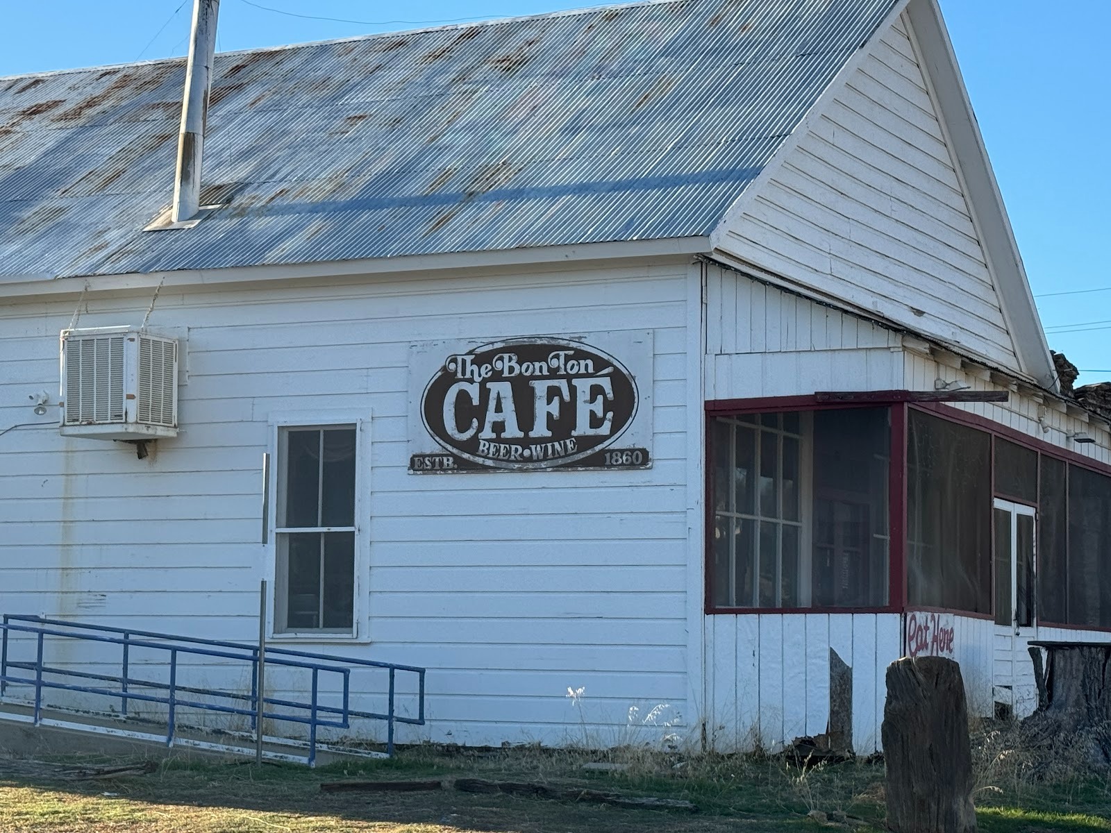 In 1890, the restaurant was a saloon operated by John Trabucco, who later built the general store in Mariposa.  When was it modernized?  Don