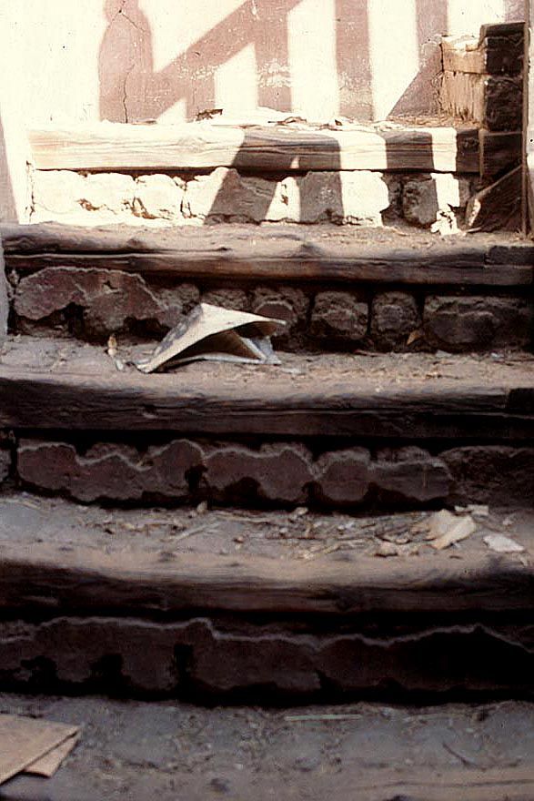 Despite the presence of kiln-dried bricks and even electricity, many of the construction methods were traditional.