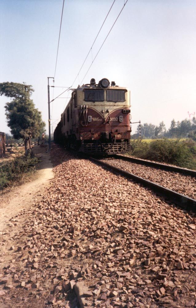 On heavily travelled lines, electric locomotives are also used.