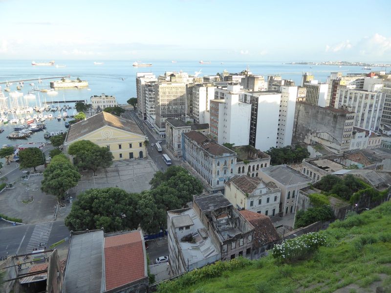 The building on the left is the Mercado Modelo, now a touristy craft market but a general market when opened in 1912.