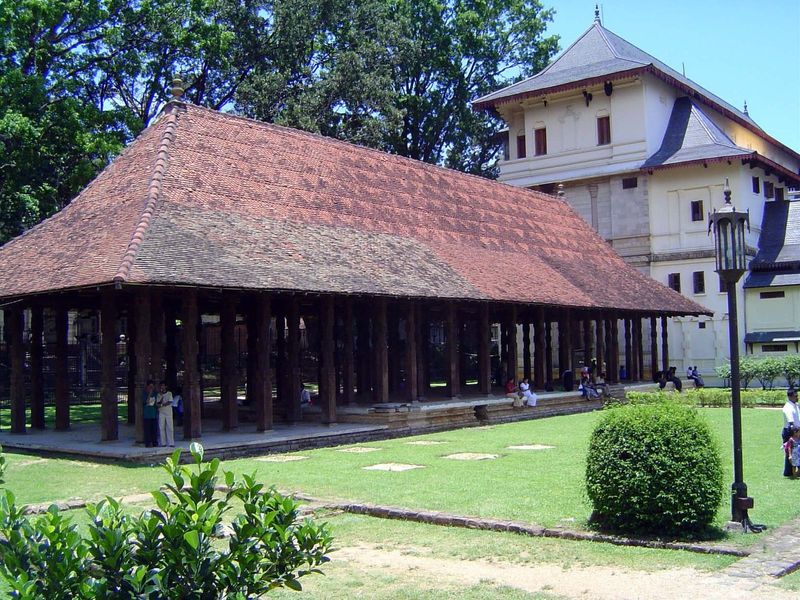 The magulmaduva, or royal council chamber. The portion on the left, with the lower floor, was added by the British in 1875 to accommodate a 