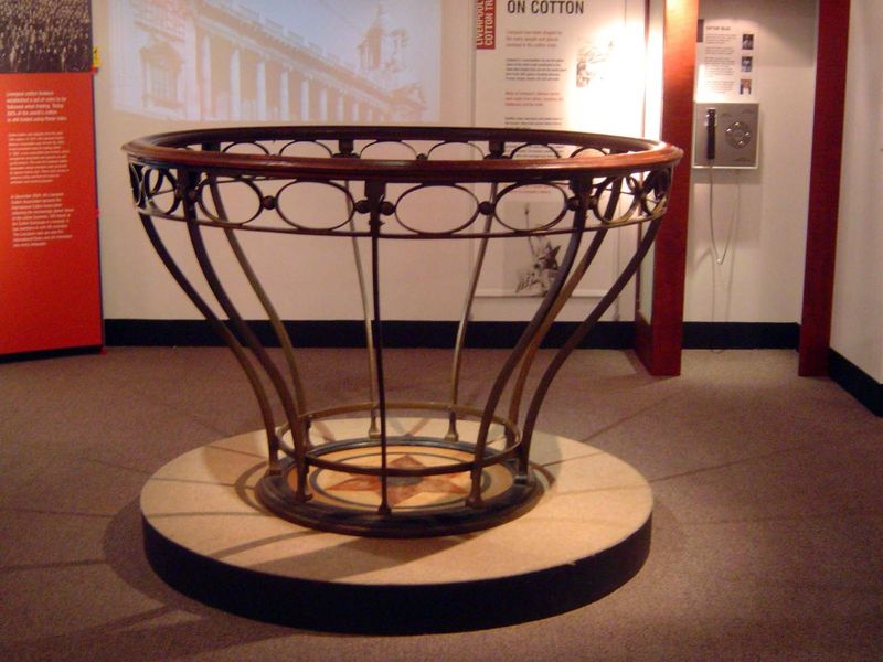 One of the Cotton Exchange's three cotton trading rings survives in the maritime museum. In the later days of the exchange, one ring handled
