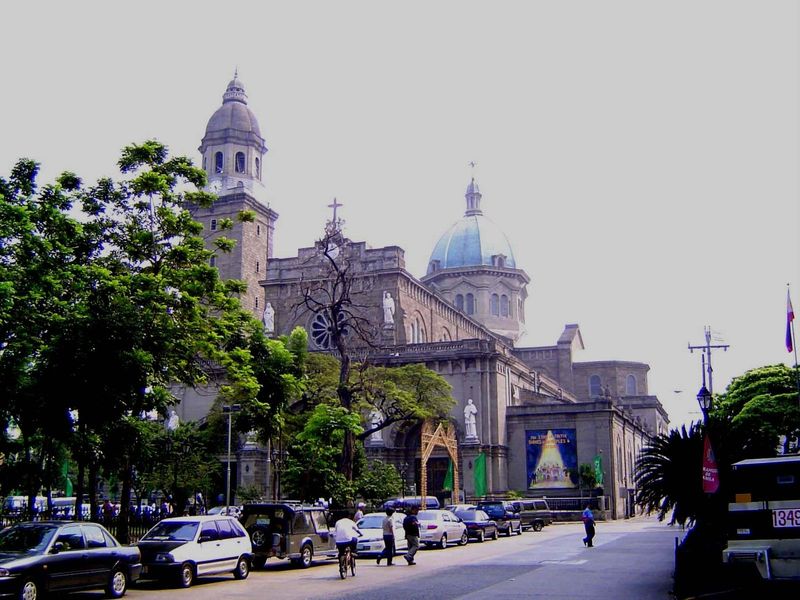 The center of Intramuros was the Plaza de Palacio, later the Plaza McKinley, now the Plaza de Roma. We're looking south to the cathedral, wh